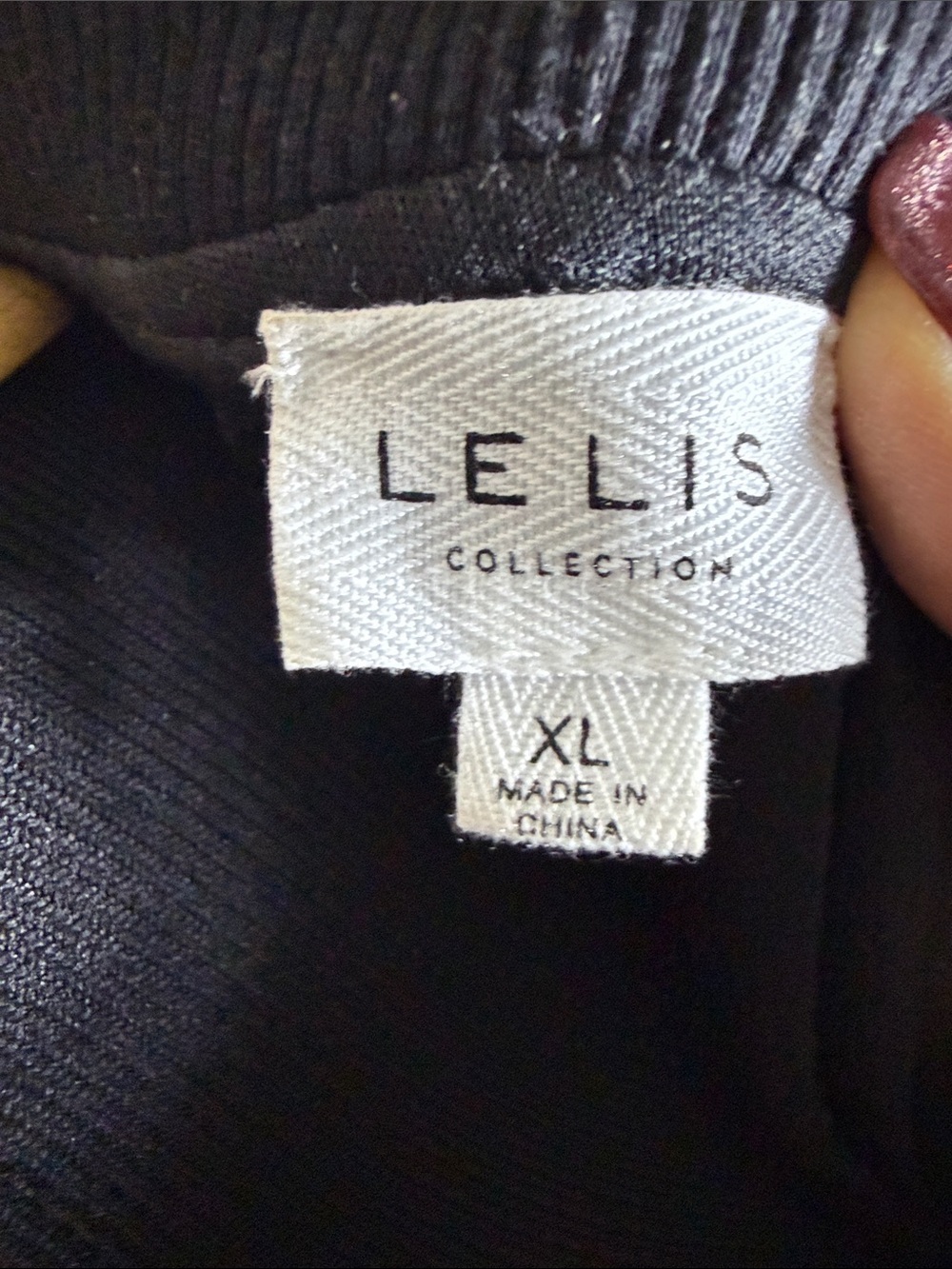 Le Lis Collection Black Sequin 'Touchdown' Football Graphic Top Sz XL - Picture 9 of 9